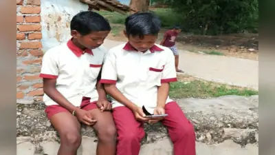 कोरोना ने छीनी पढ़ाई, गुमला में डेढ़ लाख छात्र में मात्र 17 फीसदी ही कर रहे हैं ऑनलाइन स्टडी