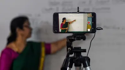 बिहार के स्कूल-कॉलेजों में अब 50 प्रतिशत क्लास होंगे ऑनलाइन, बढ़ते कोरोना को देख शिक्षा विभाग की तैयारी