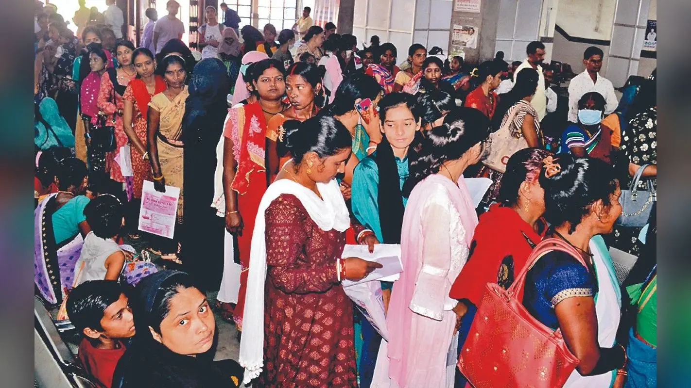 धनबाद के SNMMCH में चरमराई चिकित्सा व्यवस्था, बगैर इलाज के लौटें कई मरीज