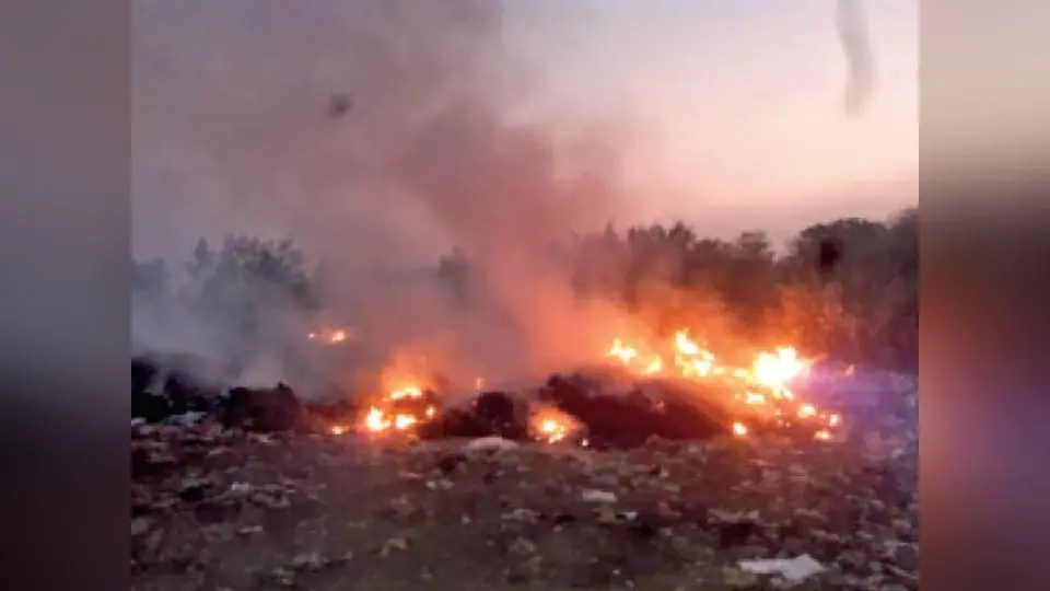 भागलपुर में रेलवे की जमीन पर जलाया जा रहा कचरा, जहरीले धुएं से बीमार पड़ रहे हैं लोग