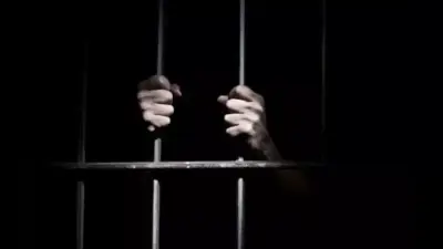 UP : खिड़की तोड़ भाग निकले 14 बंदी, तलाश में जुटी पुलिस