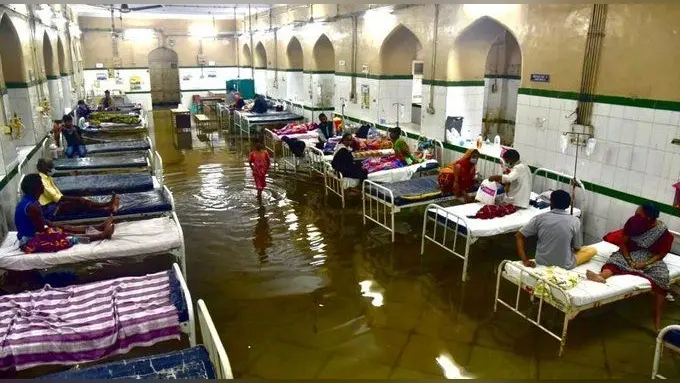 हैदराबाद का उस्मानिया जनरल अस्पताल का वॉर्ड बारिश के बाद हुआ पानी-पानी, वीडियो वायरल