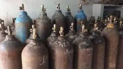 मगध मेडिकल अस्पताल में ऑक्सीजन सिलिंडर की चाबी ढूंढ़ता रह गया वार्ड ब्वाॅय और मरीज ने तोड़ दिया दम