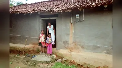 झारखंड : विकास से कोसों दूर है आर्चबिशप कार्डिनल तेलेस्फोर पी टोप्पो का गांव, आज तक नहीं बनी पक्की सड़क