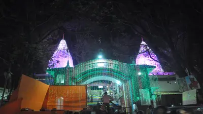 पहाड़ी मंदिर में हजारों भक्तों ने किया जलाभिषेक