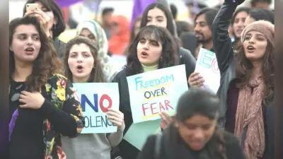 कार से खींचकर विदेशी महिला से सामूहिक दुष्कर्म, पाकिस्तानी महिलाओं ने मांगी ‘आजादी’