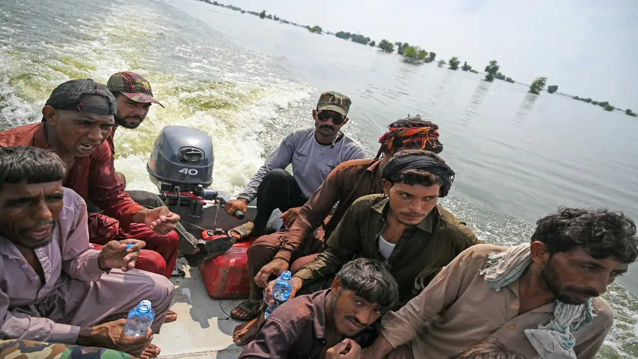 पाकिस्तान में बाढ़ से मचा है हाहाकार, अब तक 1200 से अधिक लोगों की मौत, लाखों लोग हो गए बेघर