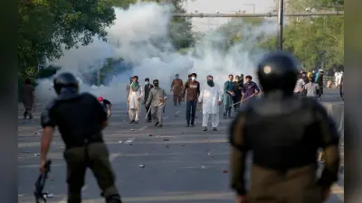 Karachi terror attack LIVE : पाकिस्तान स्टॉक एक्सचेंज में फायरिंग करते हुए घुस गए आतंकी, हैंड ग्रेनेड भी फेंका, 6 की मौत