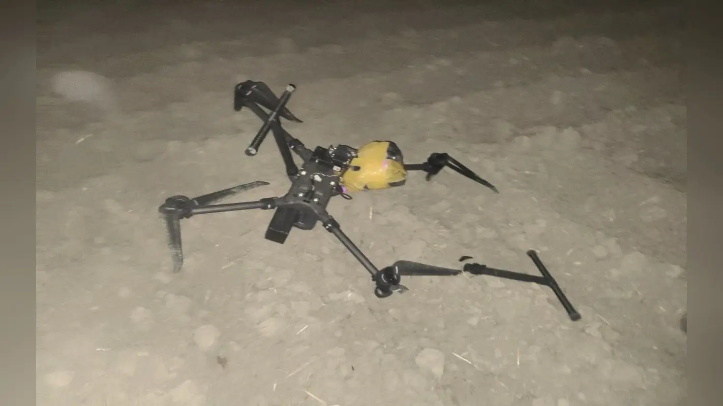Pakistani Drone: पंजाब में BSF ने मार गिराया पाकिस्तानी ड्रोन, हेरोइन और हथियार बरामद