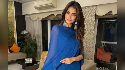 Palak Tiwari Photos: पलक तिवारी का ब्लू आउटफिट में देसी अंदाज, फैंस बोले- इतना खूबसूरत होना गलत बात