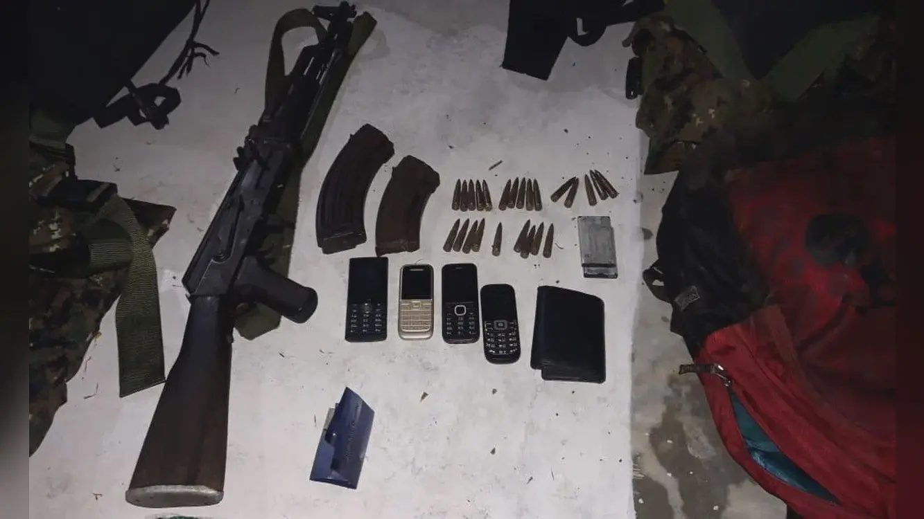 मनातू में पुलिस और नक्सलियों के बीच मुठभेड, AK- 47 समेत 3 नक्सली गिरफ्तार