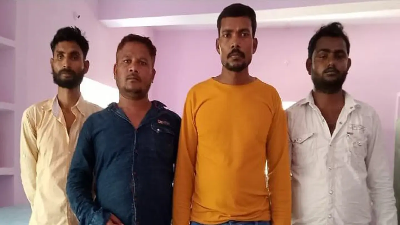 Jharkhand Crime News: बस एवं ऑटो स्टैंड में रेड, रंगदारी वसूलने वाले डब्लू सिंह गिरोह के 4 अपराधी अरेस्ट