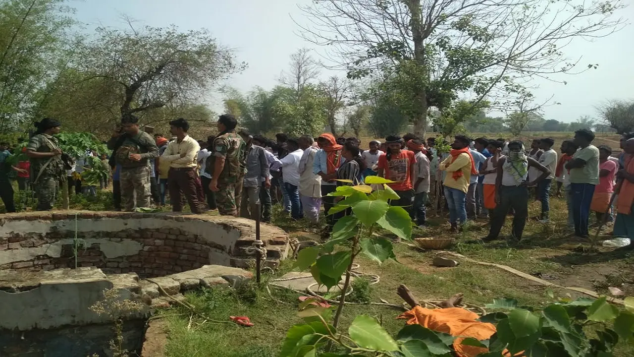Jharkhand News: झारखंड में मछली मारने कुएं में उतरे दो युवकों की मौत, जहरीली गैस से दम घुटने की आशंका