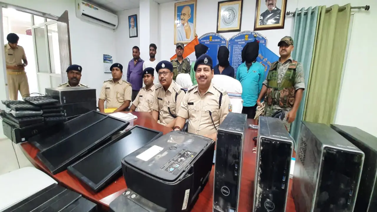 पुलिस-नक्सली मुठभेड़ में घायल TSPC नक्सली रंजन का इलाज करने वाले डॉक्टर सहित 2 गिरफ्तार, कई सामान बरामद