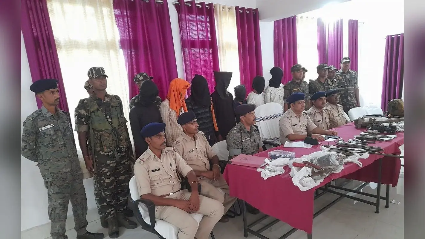 Crime News: पलामू में Social Media पर हथियार लहराता Video वायरल, 7 अरेस्ट, मिनी गन फैक्ट्री का खुलासा