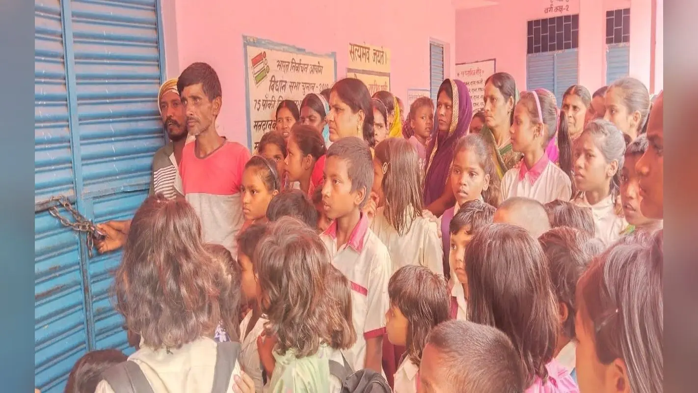 Jharkhand News: नाराज ग्रामीणों ने पलामू के एक स्कूल में की तालाबंदी, जानें क्या लगा है आरोप