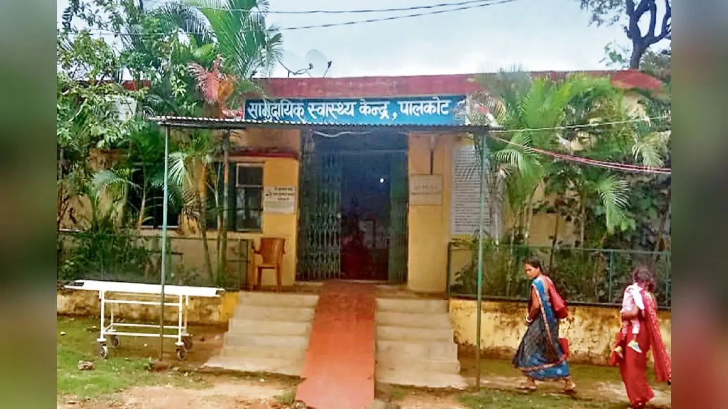 पालकोट सामुदायिक स्वास्थ्य केंद्र हाल: अस्पताल से गायब थे डॉक्टर, एंबुलेंस में नहीं था तेल और तड़पता रहा घायल