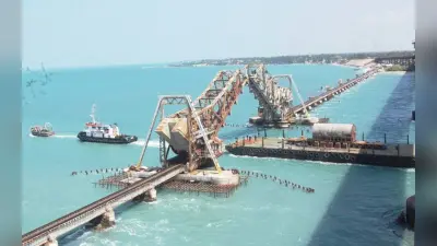 Tamil Nadu: पामबन में मछुआरों के लिए खुला सस्पेंशन रेलवे ब्रिज, 50 से ज्यादा नावों ने किया क्रॉस
