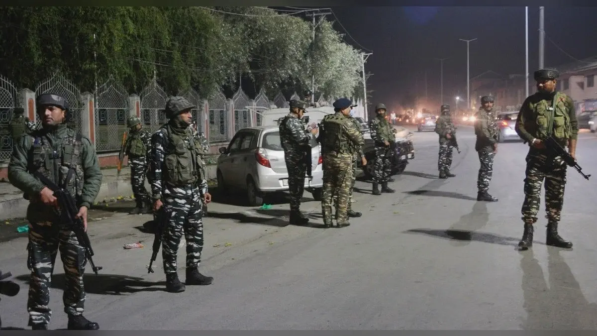 Pampore Encounter : लश्कर आतंकियों उमर मुश्ताक खांडे और शाहिद खुर्शीद डार को सुरक्षा बलों ने मार गिराया