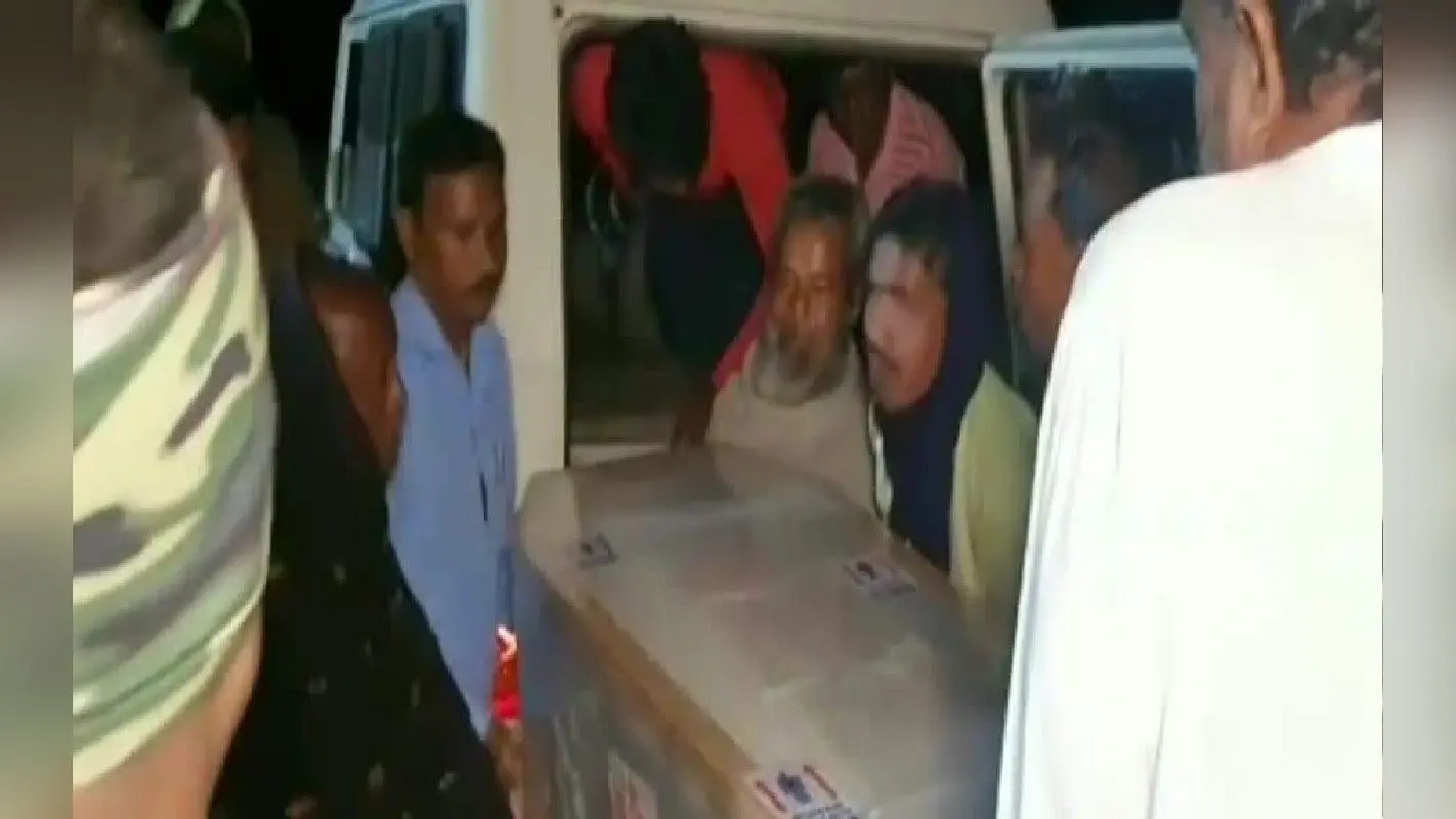 West Bengal: गुजरात के मोरबी में सस्पेंशन पुल के टूटने से मरे युवक का शव कालना पहुंचा