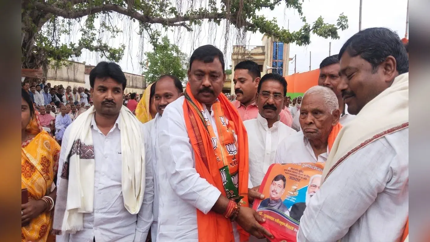 मन की बात का 100वां एपिसोड: विधायक डॉ शशिभूषण मेहता ने मोटे अनाज उपजाने वाले किसानों को किया सम्मानित