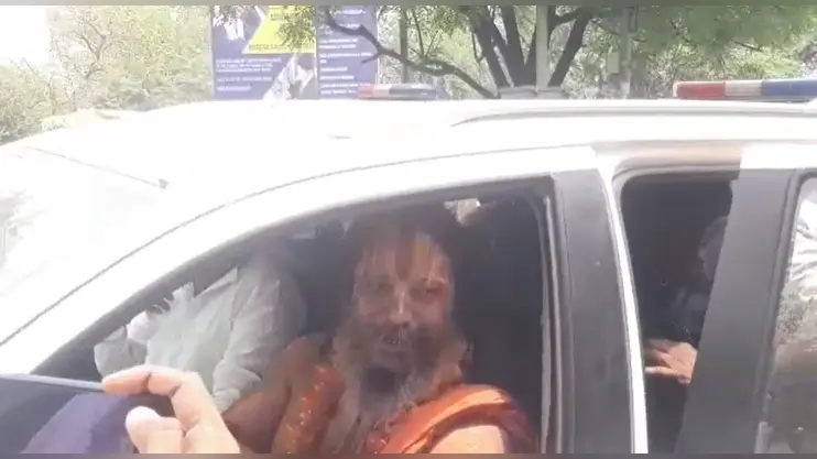 माहौल बिगाड़ने ताजमहल जा रहे जगद्गुरु परमहंस आचार्य हिरासत में, शिवलिंग स्थापित करने का किया था ऐलान