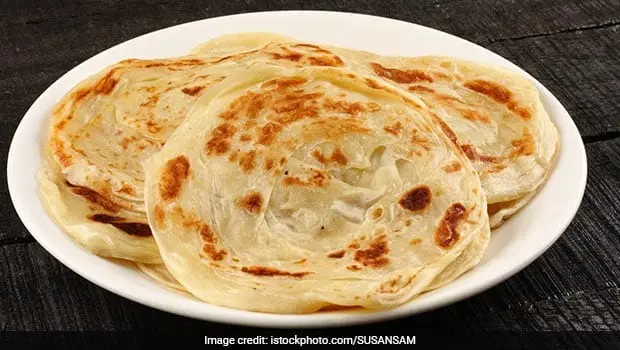 रोटी पर 5 % और पराठे पर 18 % टैक्स, देखें सोशल मीडिया पर कैसे मजे ले रहे हैं लोग