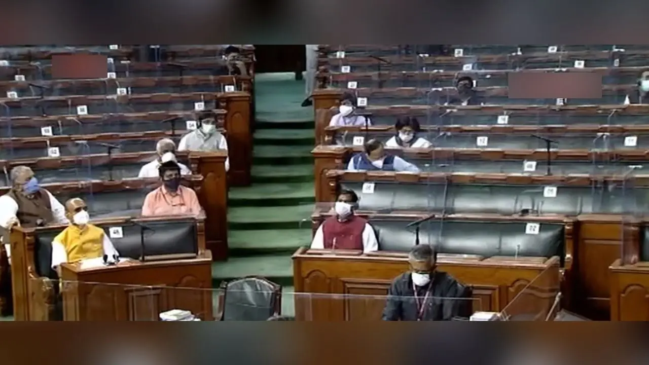 Parliament LIVE : विपक्ष के विरोध हंगामे के बीच राज्यसभा में कृषि बिल पास