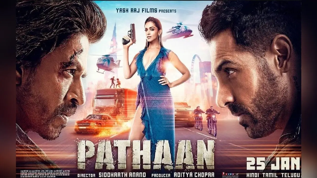 Pathaan फिल्म देखने के लिए फैंस हुए ओवर एक्साइटेड, फर्स्ट डे फर्स्ट शो को लेकर बुक किया पूरा थिएटर