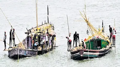 Bihar flood: भागलपुर में गंगा नदी के जलस्तर में वृद्धि जारी, TMBU प्रशासनिक भवन के पास भी भरा पानी