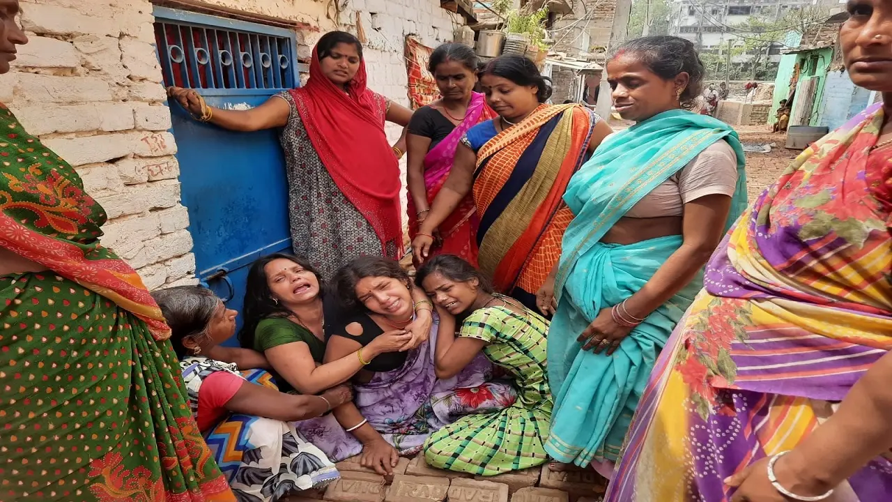 पटना में लापरवाह सिस्टम ने ली मासूम की जान, पाइलिंग के लिए खोदे गये गड्ढे में गिरने से हुई मौत, हंगामा