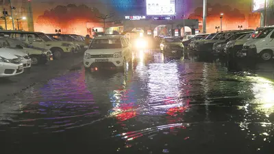 पटना में साइकलोन सिस्टम की वजह से हुई तेज आंधी-बारिश, जानें कैसा रहेगा अगले दो दिनों का मौसम…