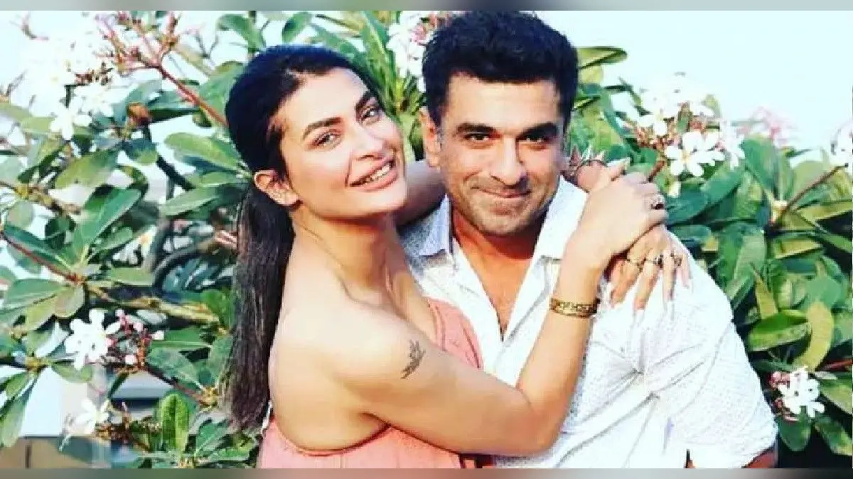 Eijaz Khan को किस करने से ट्रोल हुई पवित्रा पुनिया?इस वीडियो को लेकर यूजर्स बोले-तुम लोग शादी भी करोगे…