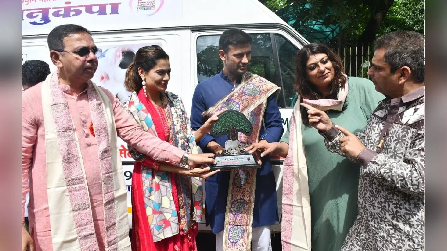 PHOTOS: संग्राम सिंह और पायल रोहतगी की बड़ी पहल! 11 मोबाइल एम्बुलेंस सुविधाओं को दी हरी झंडी