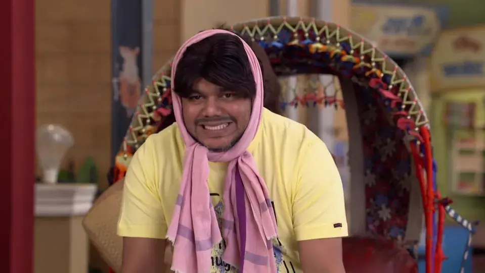 Bhabhiji Ghar Par Hai : बिना डायलॉग के खूब हंसाता है ‘पेलू रिक्शावाला’, जानें एक एपिसोड से कितना कमाते हैं ‘अक्षय पाटिल’
