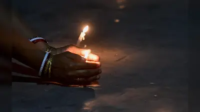 बंगाल में 9 मिनट में जलाये गये 6 करोड़ रुपये के पटाखे, प्रदूषण लेवल 6 गुणा बढ़ा, 98 गिरफ्तार