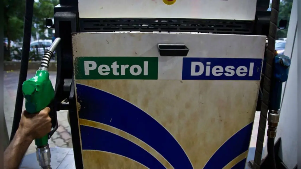 Petrol-Diesel price : 6 महीने में पहली बार घटा डीजल का दाम, पेट्रोल में कोई बदलाव नहीं, जानिए आज किस भाव बिका डीजल…
