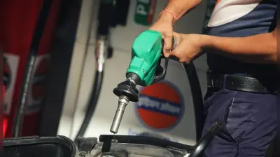 Petrol Diesel Price: 100 रुपये पेट्रोल पर भी तेल कंपनियों को करोड़ों का नुकसान; आंकड़े दे रहे इसकी गवाही