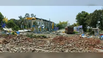 बरेली के सपा विधायक के पेट्रोल पंप पर चला बुलडोजर, आवाज निकलने पर गोली चलने का दिया था बयान
