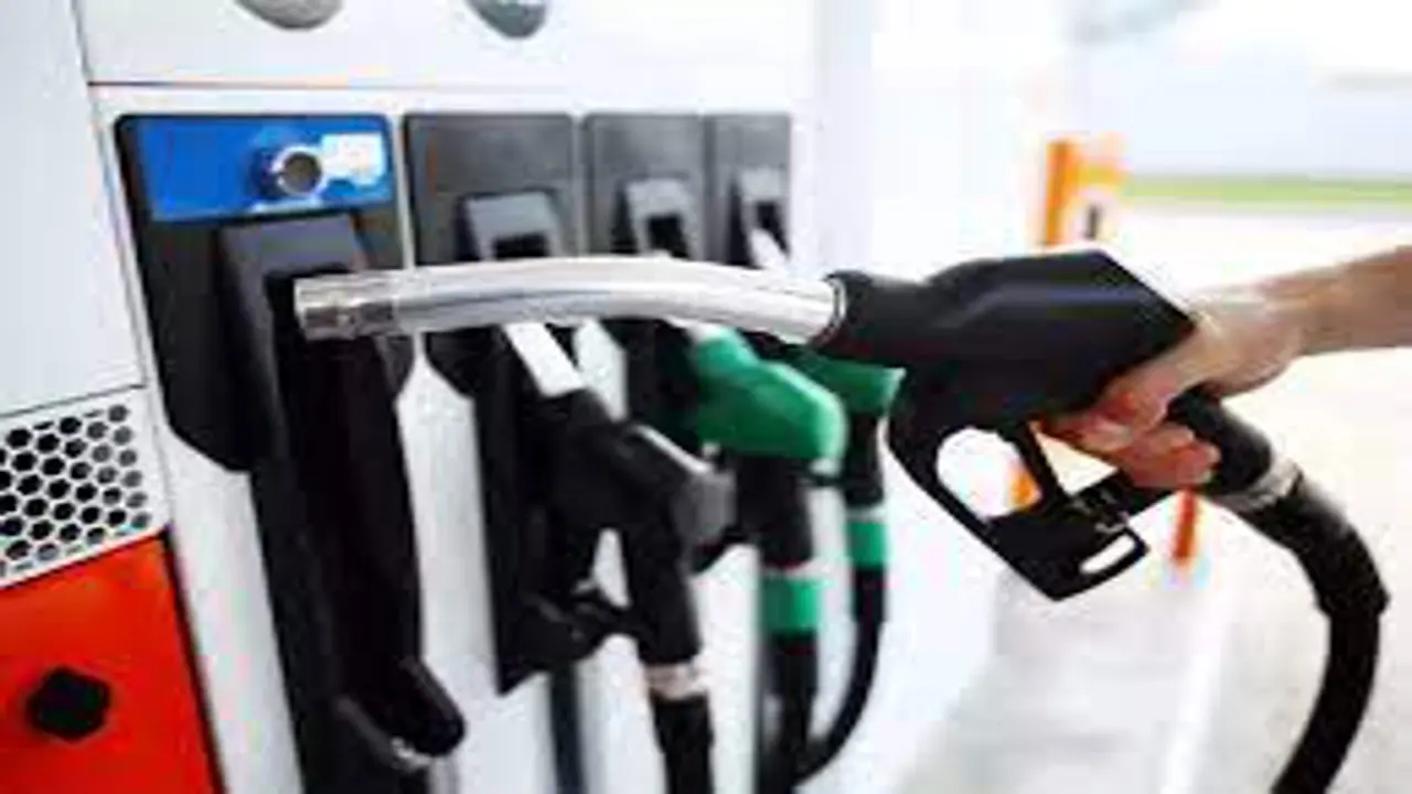 Petrol-Diesel Price: कच्चे तेल का भाव धड़ाम, पेट्रोल-डीजल पर भी पड़ेगा असर? आपके शहर में क्या है आज का रेट
