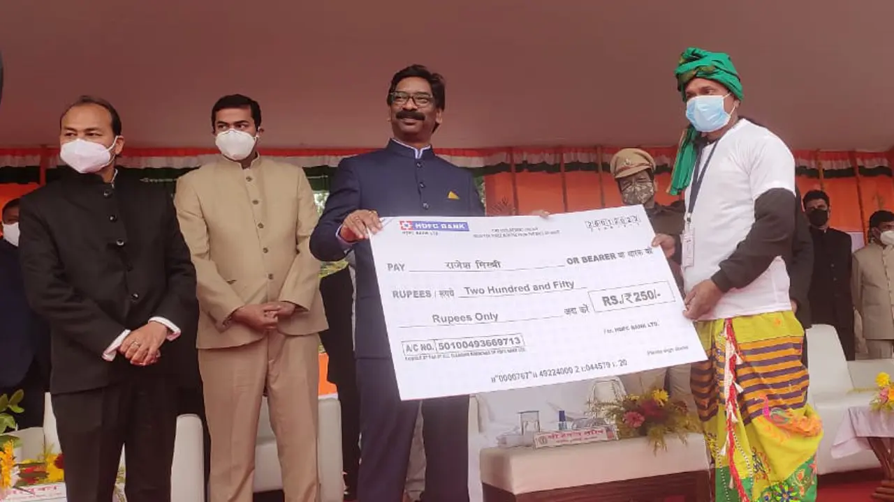 दुमका से सीएम हेमंत सोरेन ने गरीबों के लिए पेट्रोल सब्सिडी योजना की शुरुआत की