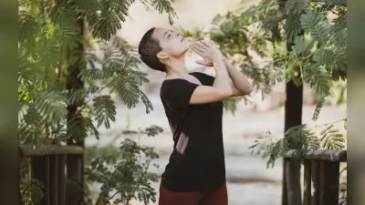 How To: योगासन से करे अपने फेस के डबल लाईनिंग को चुटकियों में खत्म, अपनाएं ये टिप्स