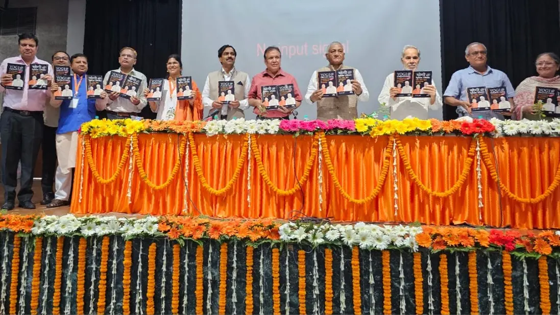 Army Day 2022: लड़ाकू वर्दी में भारतीय सेना के जवानों ने किया मार्च