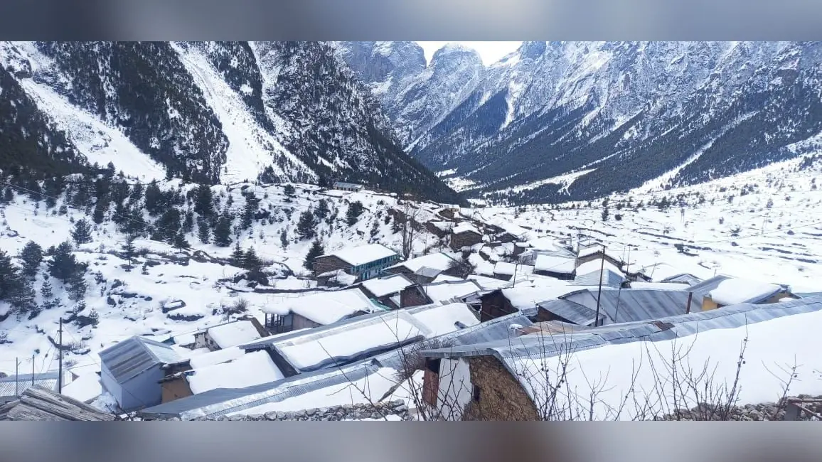 उत्तराखंड: बर्फ की चादर से ढकी चीन की सीमा से सटी घाटी, जोखिम के बीच निगरानी में जवान