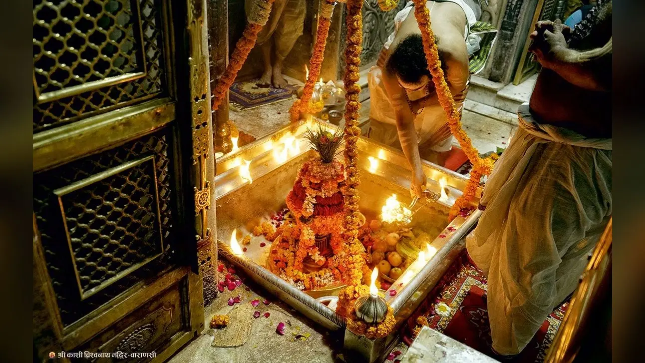 Kashi Vishwanath Temple: श्री काशी विश्वनाथ मंदिर में श्रद्धालुओं के लिए ‘ड्रेस कोड’ लागू करने पर विचार