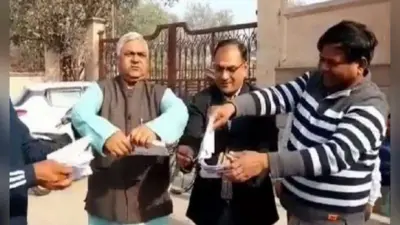 Lucknow News: रामचरितमानस की प्रतियां जलाना पड़ा भारी, प्रशासन ने दो लोगों पर लगा NSA, वीडियो हुआ था वायरल