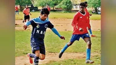 झारखंड का खस्सी टूर्नामेंट: गांवों के मैदान पर खेलते हैं विदेशी खिलाड़ी, फुटबॉल के लिए दिखती है गजब की दीवानगी