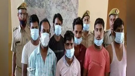 Aligarh News: अलीगढ़ में पुलिस से हाथापाई कर वारंटी को छुड़ा ले गए ग्रामीण, 7 हिरासत में, तेज हुई धरपकड़