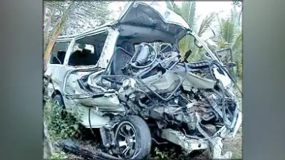 शादी समारोह से लौट रहा वाहन दुर्घटनाग्रस्त, 20 लोग घायल