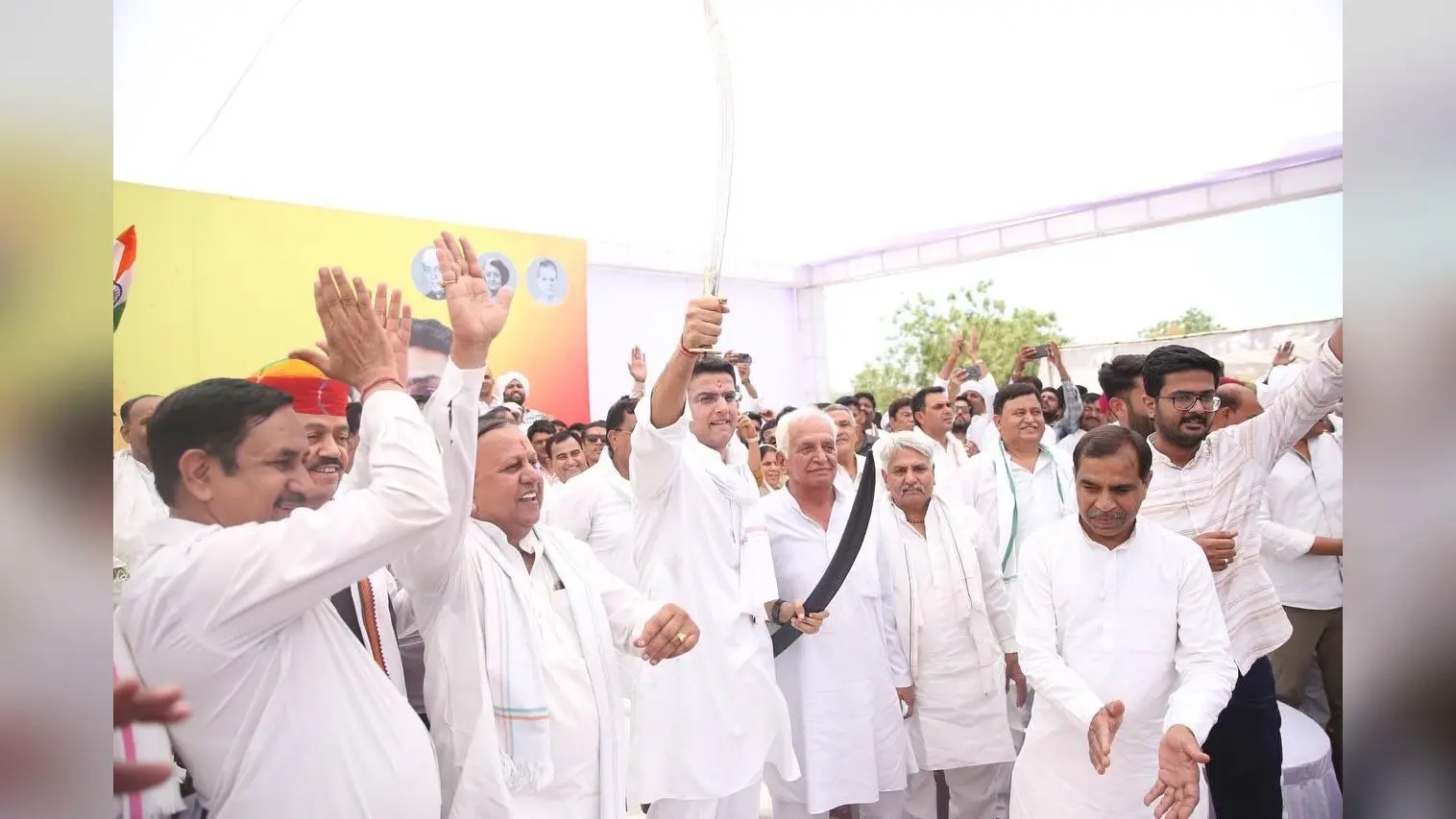 जनसंघर्ष पदयात्रा में सचिन पायलट ने कर्नाटक में जीत का किया दावा, गहलोत सरकार पर साधा निशाना!